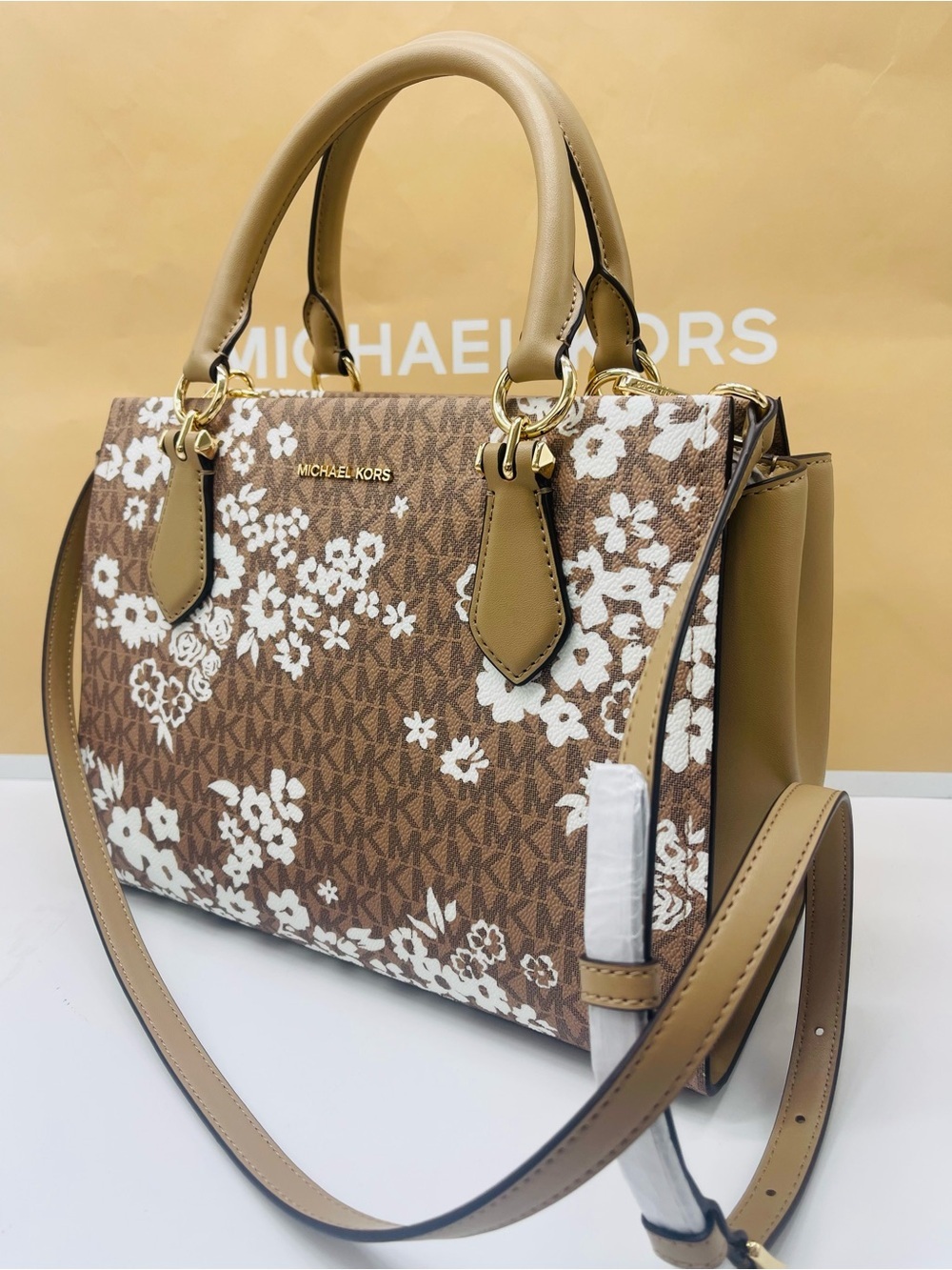 MICHAEL KORS Marilyn Md Printed Signature Logo Satchel Crossbody 
CAMEL
NWT